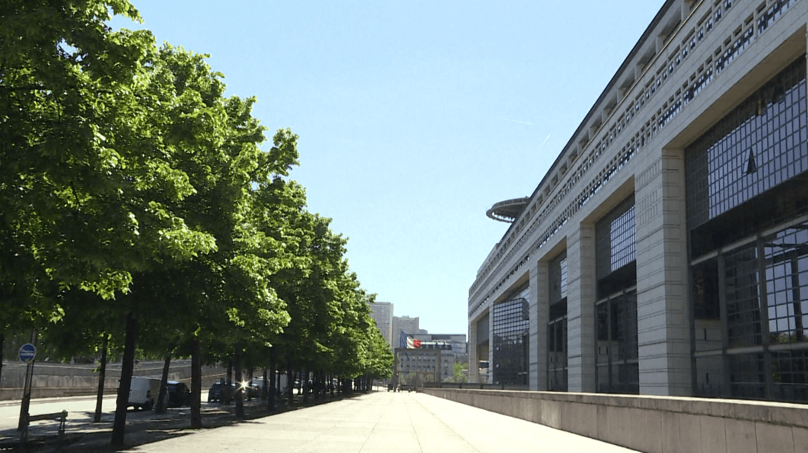 الحكومة الفرنسية تدرس استفتاء على الميزانية وسط تصاعد العجز وتحذيرات اقتصادية